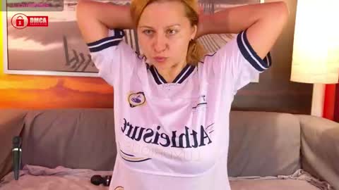 Snapshot of bigboobsarri chatting on September 22, 9:08 am BigBoobsArri online show from September 22, 9:08 am