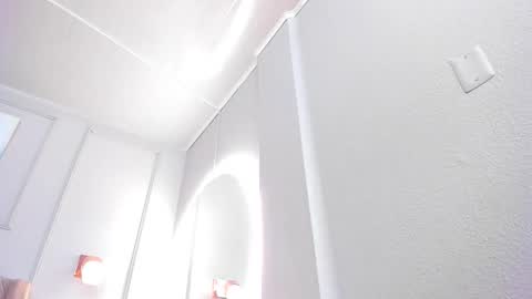   online show from March 28, 10:15 am