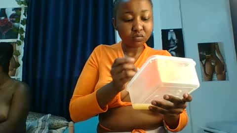 BigBoootyy online show from October 10, 7:35 am