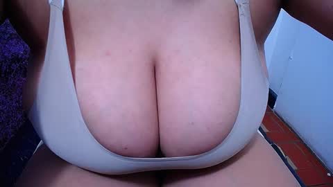  Sunny   online show from November 2, 3:43 am