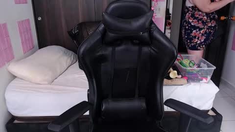 laura online show from December 18, 6:35 pm