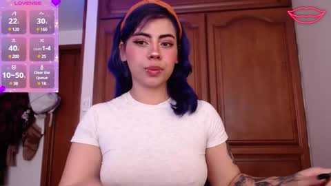 Snapshot of biigbooty_ chatting on December 3, 6:38 pm biigbooty_ online show from December 3, 6:38 pm