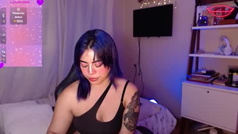Snapshot of biigbooty_ chatting on December 3, 3:51 am biigbooty_ online show from December 3, 3:51 am