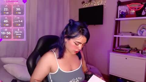 Snapshot of biigbooty_ chatting on December 5, 2:53 am biigbooty_ online show from December 5, 2:53 am