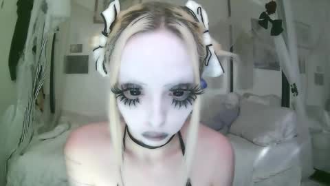 vampire fang  online show from March 5, 8:15 pm