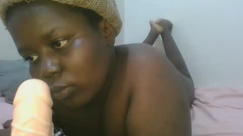 Snapshot of black_goddess200 chatting on February 11, 7:48 pm black_goddess200 online show from February 11, 7:48 pm