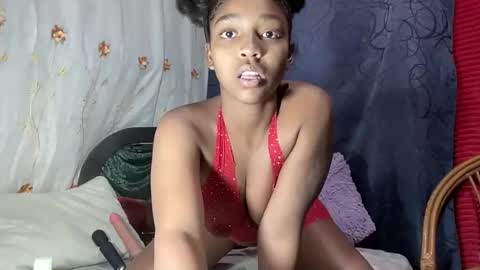 Snapshot of black_hot2024 chatting on December 7, 11:23 pm MORENITA ISA online show from December 7, 11:23 pm