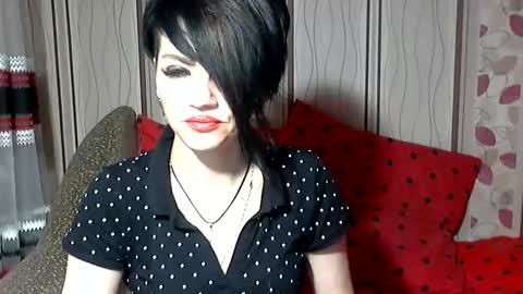 black_hot_01 online show from December 3, 1:32 pm