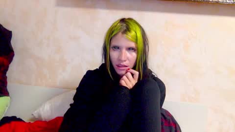 Snapshot of black_sswan chatting on September 29, 12:10 pm Kristin online show from September 29, 12:10 pm