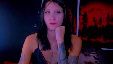 Snapshot of black_sswan chatting on October 20, 1:36 pm Kristin online show from October 20, 1:36 pm