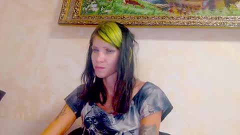 Snapshot of black_sswan chatting on September 21, 3:54 pm Kristin online show from September 21, 3:54 pm