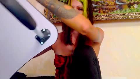 Snapshot of black_sswan chatting on September 28, 11:59 am Kristin online show from September 28, 11:59 am