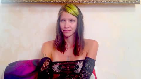 Snapshot of black_sswan chatting on September 19, 1:21 pm Kristin online show from September 19, 1:21 pm