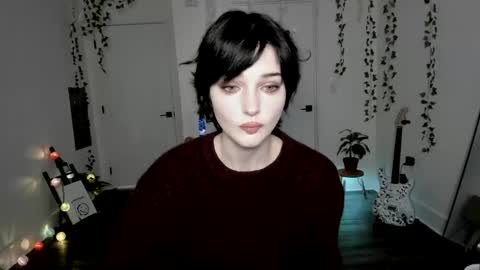 Ella online show from December 15, 4:12 pm