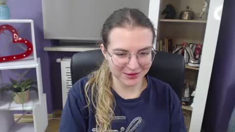 Z O E Y online show from December 20, 5:57 am