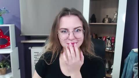 Z O E Y online show from December 4, 5:27 am