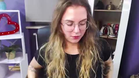 Z O E Y online show from December 27, 5:31 am