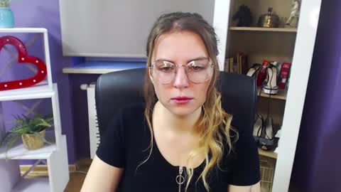 Z O E Y online show from December 23, 7:17 am