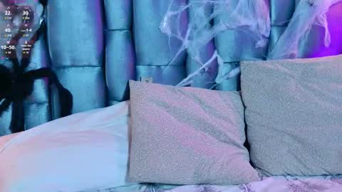 blairjones_ online show from October 29, 1:26 pm