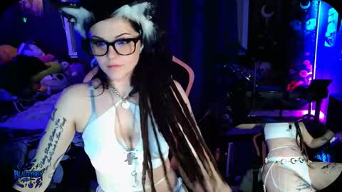 BlaizeyBBy online show from October 18, 7:33 am