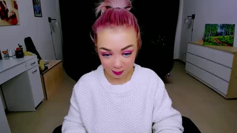 Nicole online show from December 17, 6:35 am