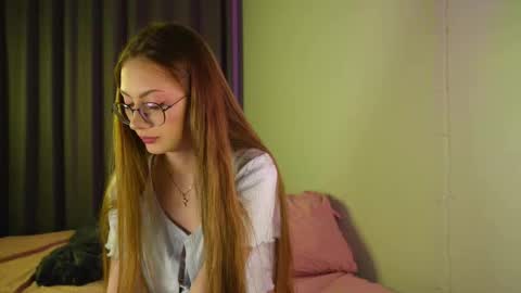  LiLy online show from March 10, 4:44 pm