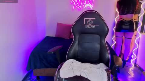 blithz_tay online show from October 15, 11:46 am