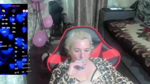 Snapshot of blond_ledi chatting on March 9, 4:33 pm blond_ledi online show from March 9, 4:33 pm