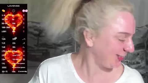 Snapshot of blond_ledi chatting on February 8, 8:09 am blond_ledi online show from February 8, 8:09 am