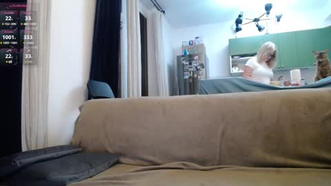 Snapshot of blond_woman chatting on February 18, 8:26 pm Karina online show from February 18, 8:26 pm