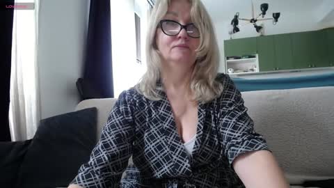 Snapshot of blond_woman chatting on January 27, 11:22 am Karina online show from January 27, 11:22 am