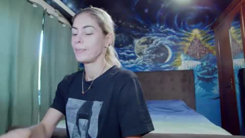 Snapshot of blonde4pasion chatting on September 27, 5:03 am blonde4pasion online show from September 27, 5:03 am