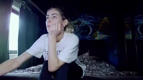 Snapshot of blonde4pasion chatting on October 14, 12:19 pm blonde4pasion online show from October 14, 12:19 pm