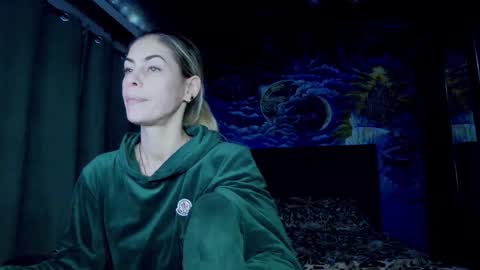 Snapshot of blonde4pasion chatting on October 22, 7:08 pm blonde4pasion online show from October 22, 7:08 pm