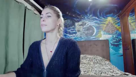 Snapshot of blonde4pasion chatting on October 31, 4:33 pm blonde4pasion online show from October 31, 4:33 pm