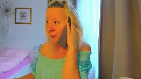 Nicole online show from January 5, 9:15 am