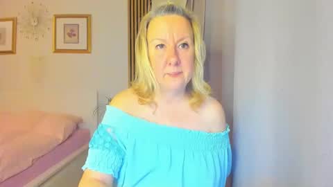 Nicole online show from January 2, 4:02 pm