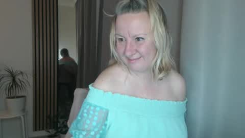 Nicole online show from December 28, 4:52 pm