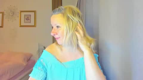 Nicole online show from January 1, 5:01 am
