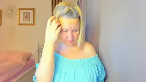 Nicole online show from January 1, 4:18 pm