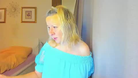 Nicole online show from December 28, 5:33 am
