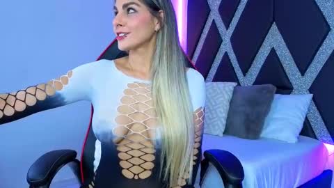 Snapshot of blonde_cat1515 chatting on September 19, 2:10 am alejandra online show from September 19, 2:10 am