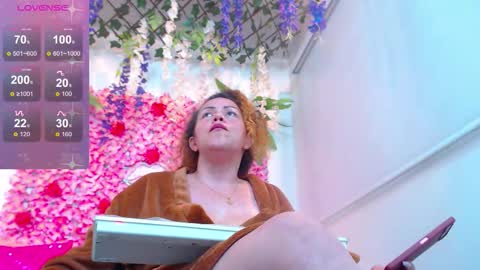 blonde_squirt_ online show from February 19, 1:21 pm