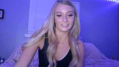 Snapshot of blonde_stella chatting on January 8, 12:06 am Blonde Stella online show from January 8, 12:06 am