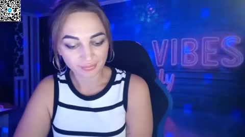 Snapshot of blonde_temptation chatting on September 14, 7:23 pm Meryem online show from September 14, 7:23 pm