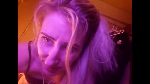 Snapshot of blondebellaaa3 chatting on February 12, 5:37 pm Gia online show from February 12, 5:37 pm