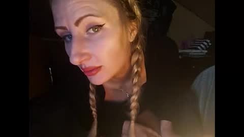 Snapshot of blondebellaaa3 chatting on January 11, 2:25 pm Gia online show from January 11, 2:25 pm