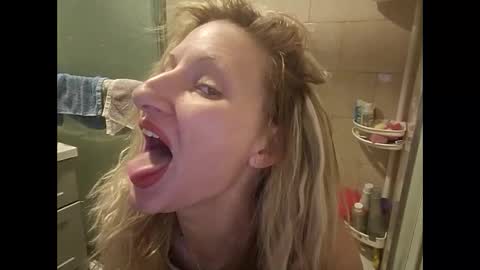 Snapshot of blondebellaaa3 chatting on January 12, 5:01 pm Gia online show from January 12, 5:01 pm