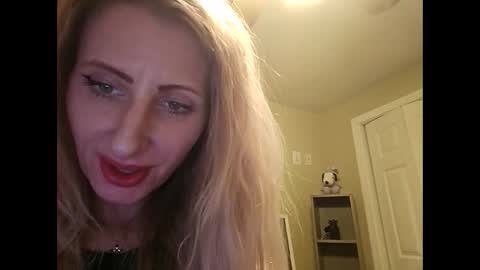 Snapshot of blondebellaaa3 chatting on January 13, 10:45 pm Gia online show from January 13, 10:45 pm