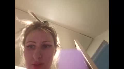 Snapshot of blondebellaaa3 chatting on January 2, 6:12 pm Gia online show from January 2, 6:12 pm